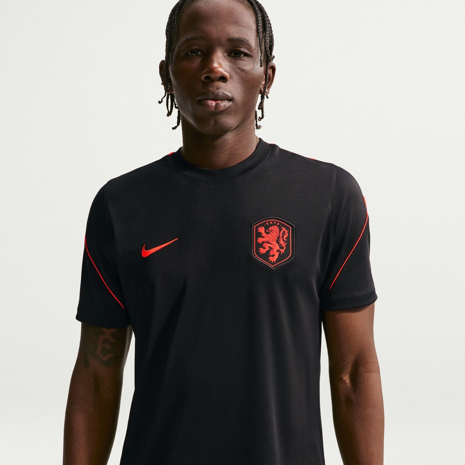 NETHERLANDS 2026 STRIKE TRAINING JERSEY (BLACK)
