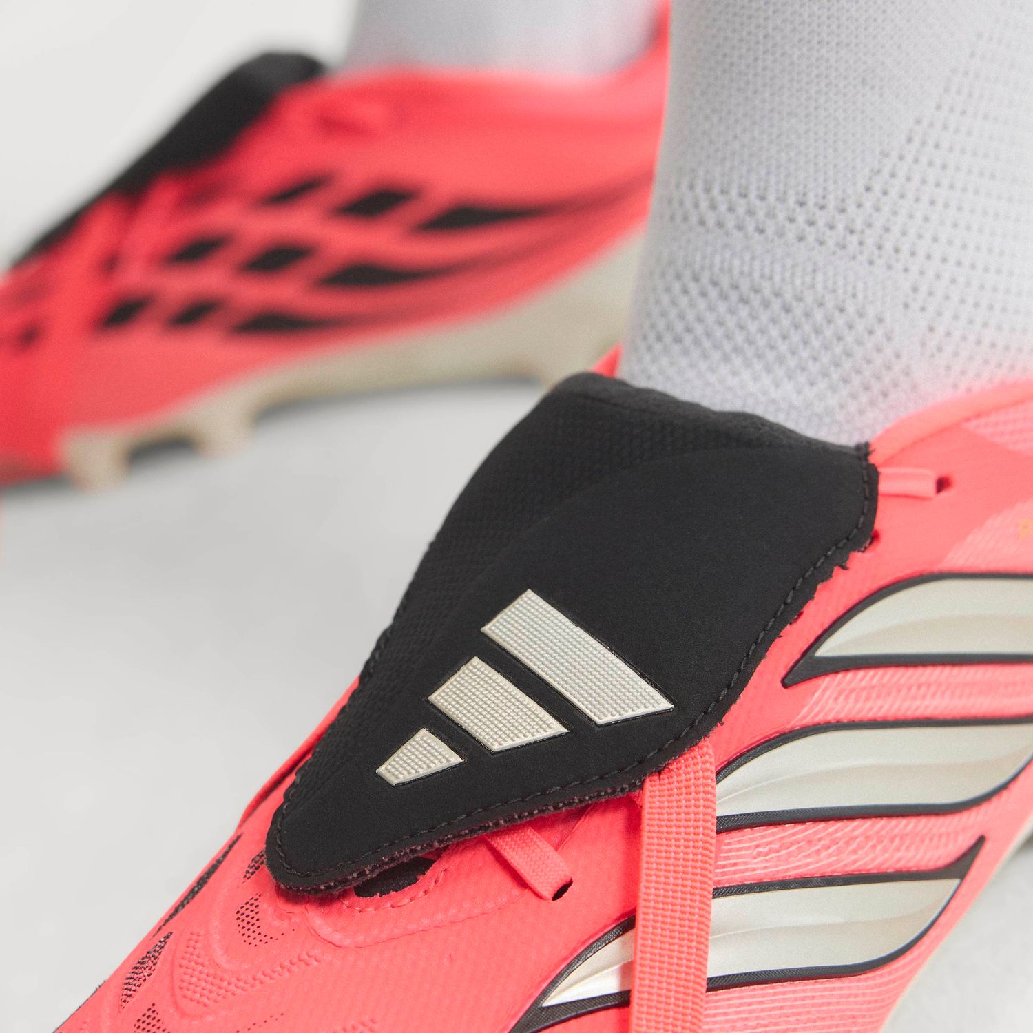 PREDATOR LEAGUE FT FG (SOLAR TURBO/CHROME/BLACK)
