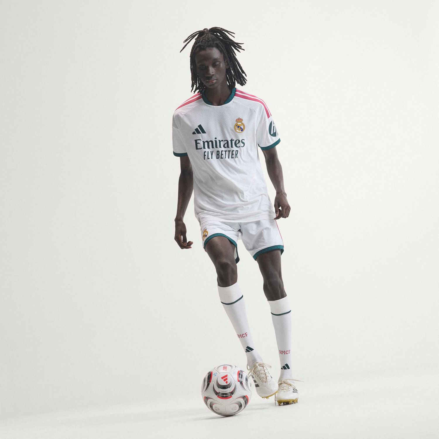REAL MADRID 26/27 AUTHENTIC HOME JERSEY (WHITE/PINK)