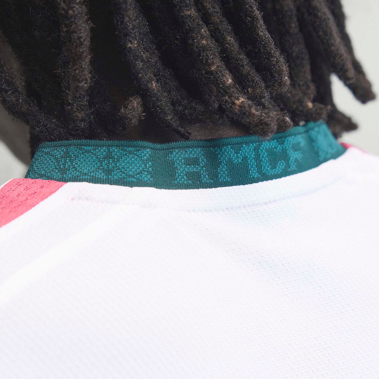 REAL MADRID 26/27 AUTHENTIC HOME JERSEY (WHITE/PINK)