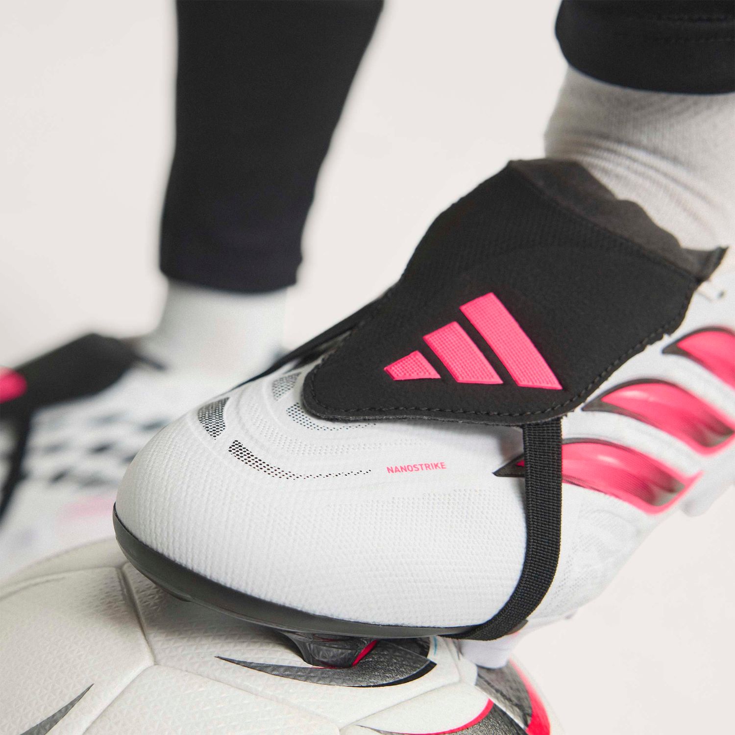PREDATOR LEAGUE FT FG (WHITE/SOLAR TURBO/BLACK)