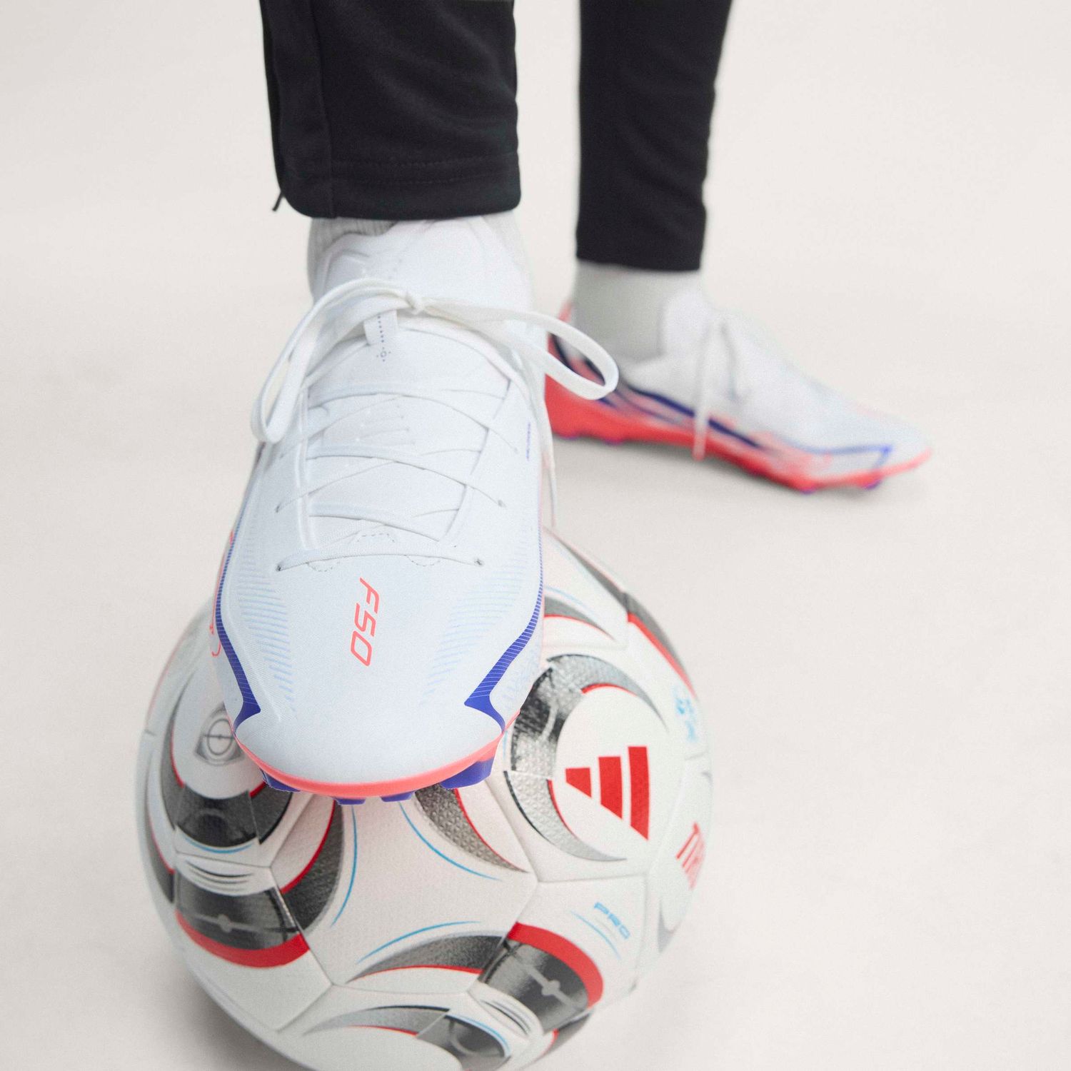 F50 HYPERFAST LEAGUE FG (WHITE/PURPLE/SOLAR TURBO)