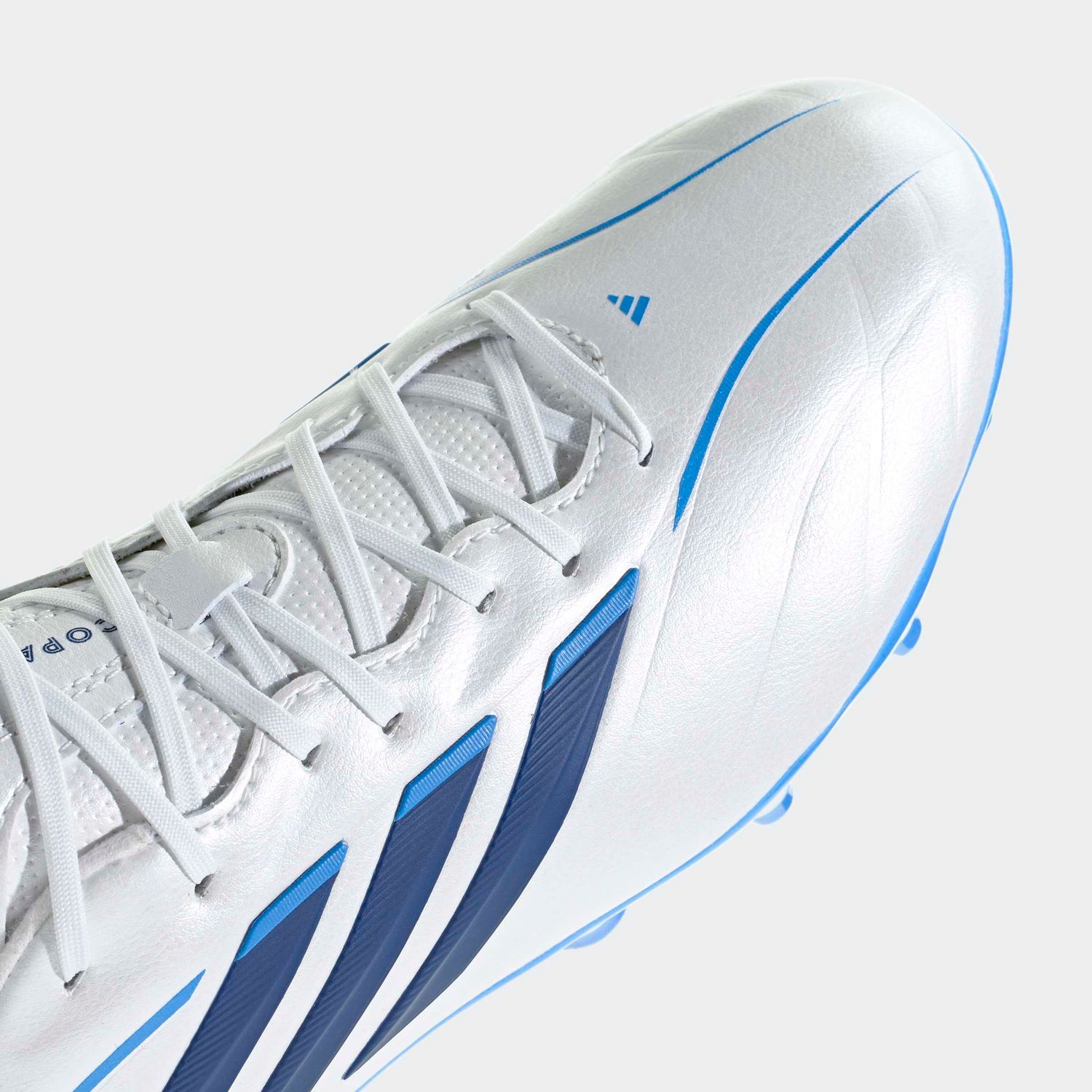 COPA PURE IV LEAGUE FG JR (WHITE/DARK BLUE)