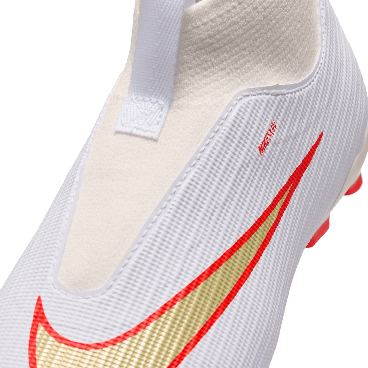 MERCURIAL SUPERFLY 11 ACADEMY FG/MG JR (WHITE/GOLD)