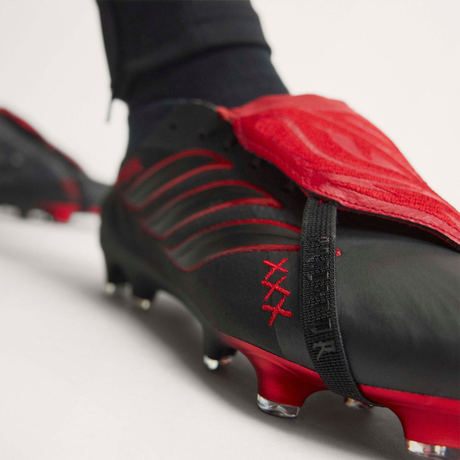 PREDATOR ELITE L-TECH FT FG (BLACK/RED)