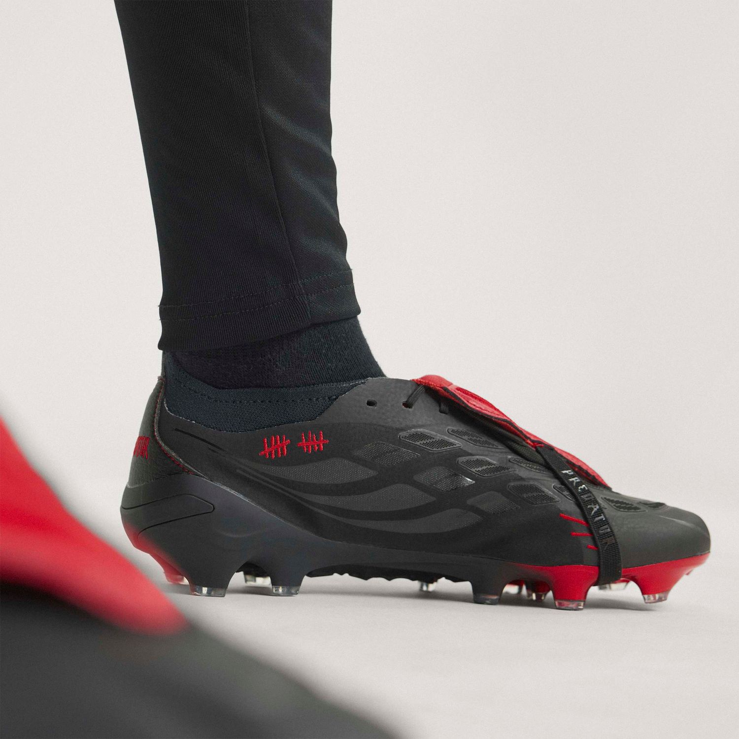 PREDATOR ELITE L-TECH FT FG (BLACK/RED)