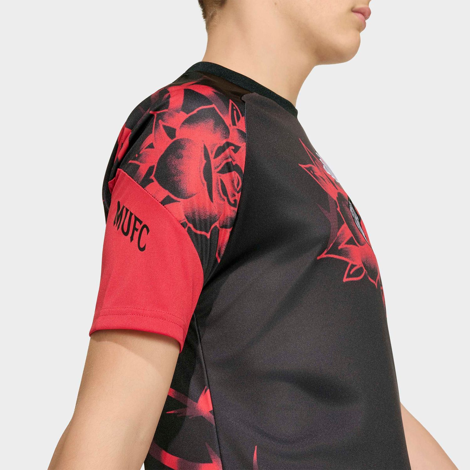 MANCHESTER UNITED 26/27 PREMATCH JERSEY YOUTH (BLACK/RED)