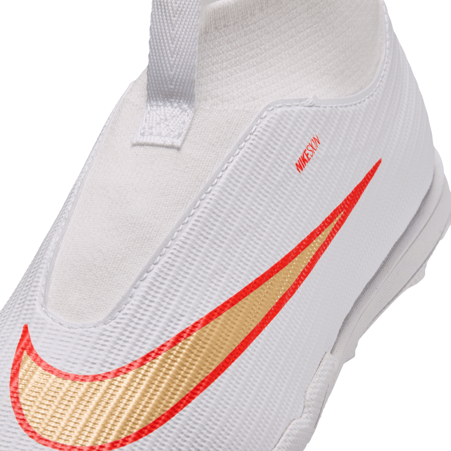 MERCURIAL SUPERFLY 11 ACADEMY TF JR (WHITE/GOLD)