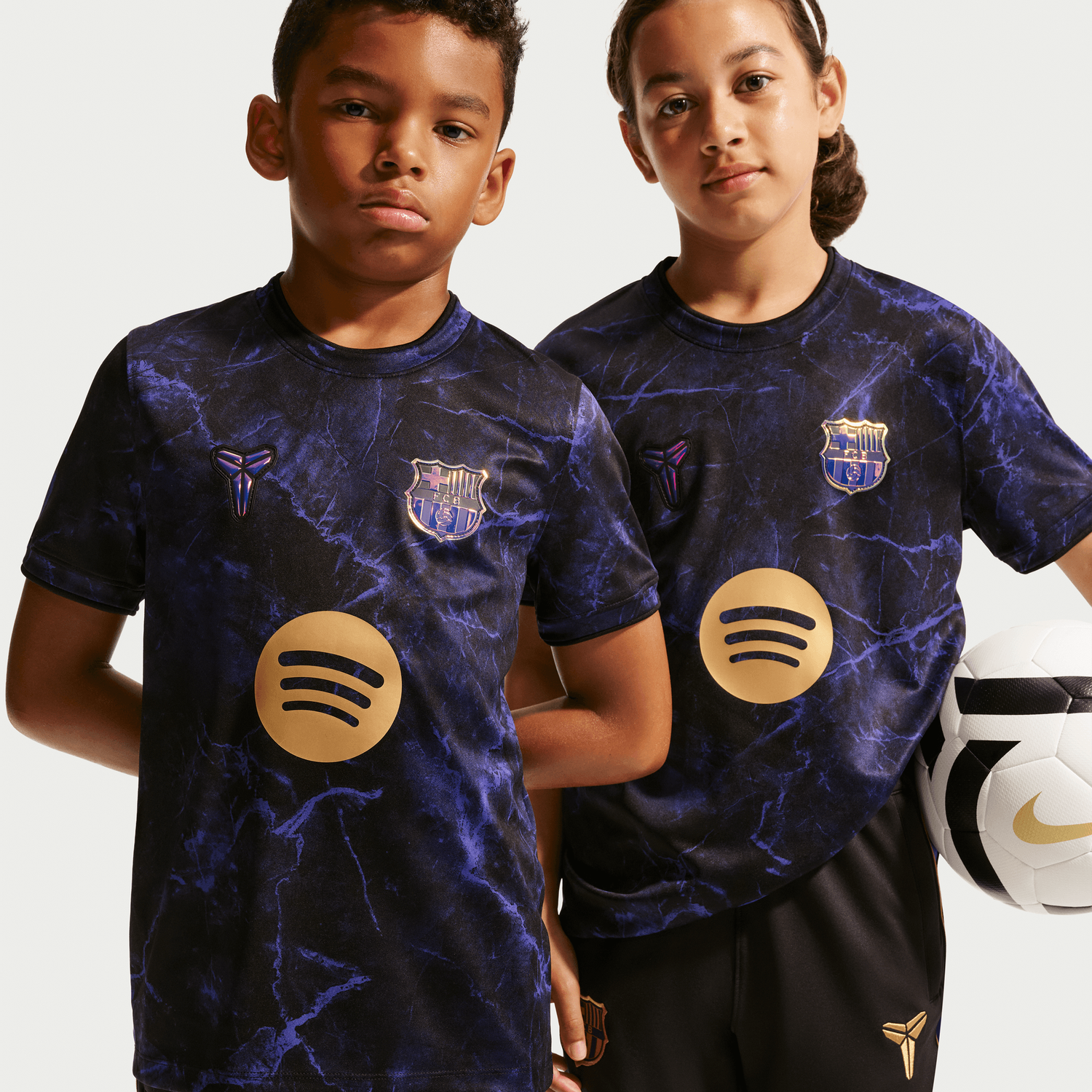 FC BARCELONA 26/27 PREMATCH JERSEY YOUTH (BLACK/PURPLE)
