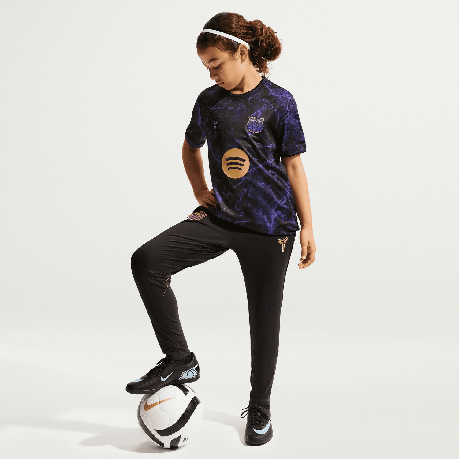 FC BARCELONA 26/27 PREMATCH JERSEY YOUTH (BLACK/PURPLE)