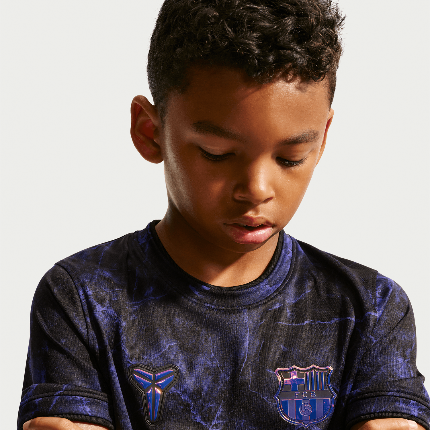 FC BARCELONA 26/27 PREMATCH JERSEY YOUTH (BLACK/PURPLE)