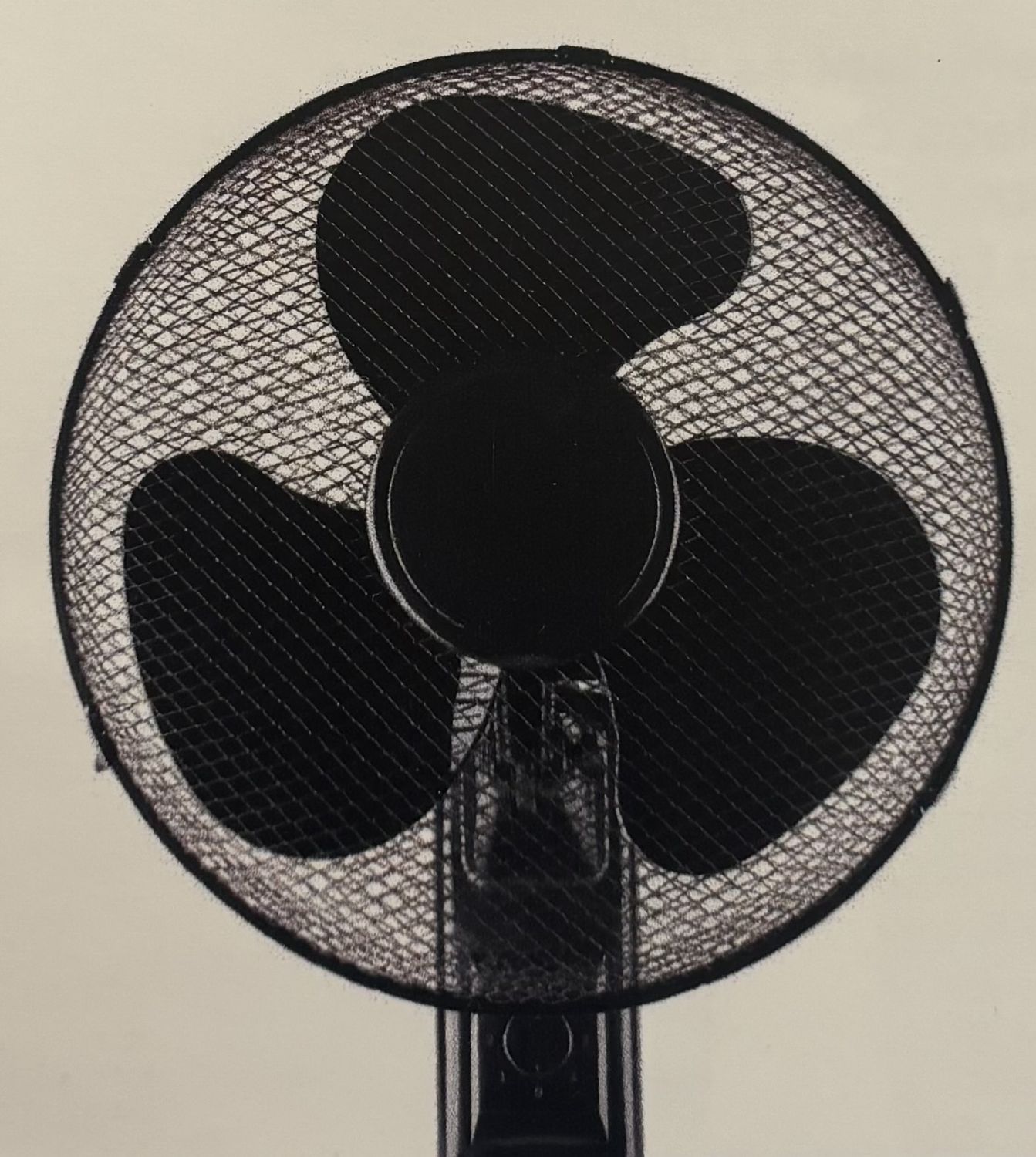 Wall fan black plastic 16&quot;