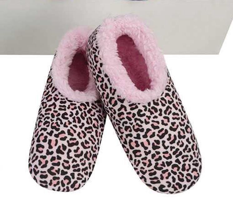 Women&#39;s Everyday Prints Snoozie Slippers, Color: Pink Leopard, Size: Small