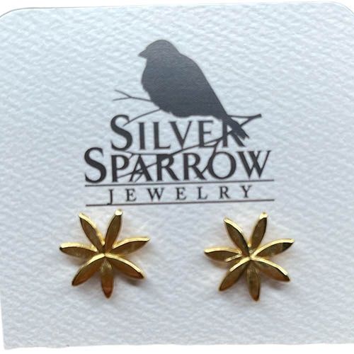 Gold Daisy Studs, Plated 24kt, Color: Gold