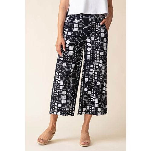 Express Travel Circle Gets the Square Crop Pant, Color: Black, Size: XS