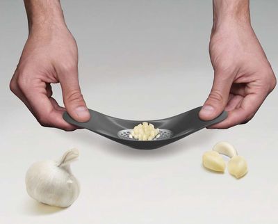 Rocker Garlic Crusher - Green