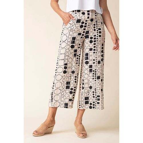 Express Travel Circle Gets the Square Crop Pant