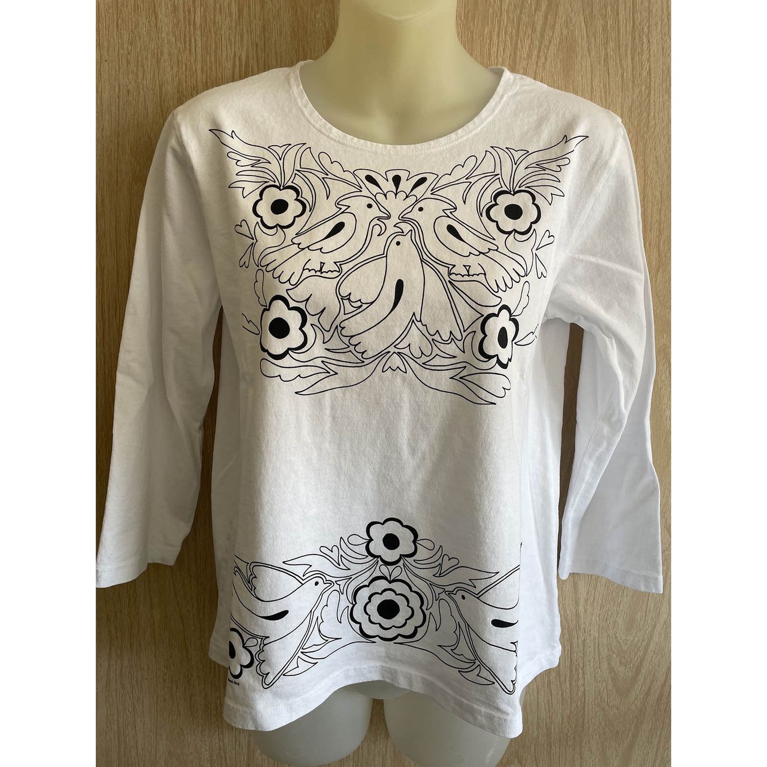 Sabaku Women's 3/4 Slv Best Tee, White Bird Black Bird, Color: White, Size: XS