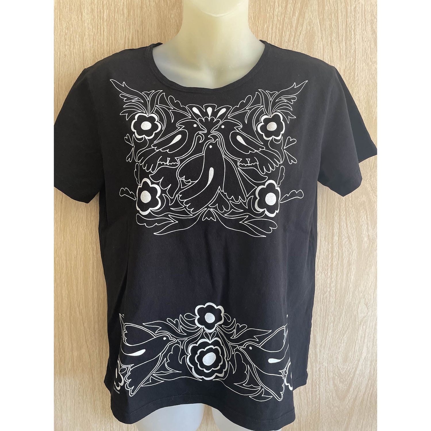 Sabaku Women's Boutique Tee, White Bird Black Bird, Color: Midnight, Size: Small