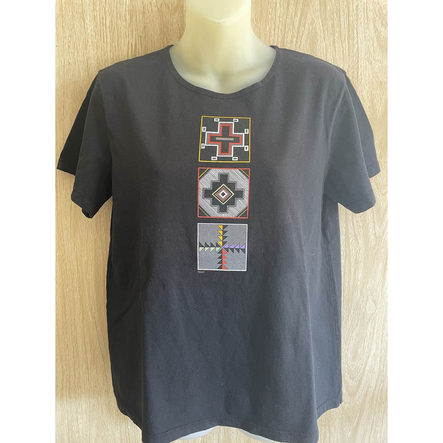 Sabaku Women's Boutique Tee, Motif, Color: Midnight, Size: Small