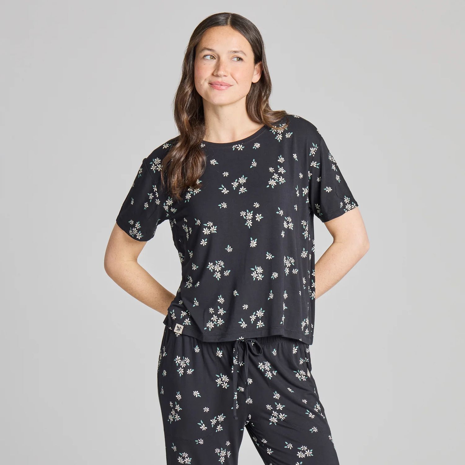 Life is Good Women's Wild Daisy Pattern Lightweight Boxy Sleep Tee, Color: True Black, Size: XS