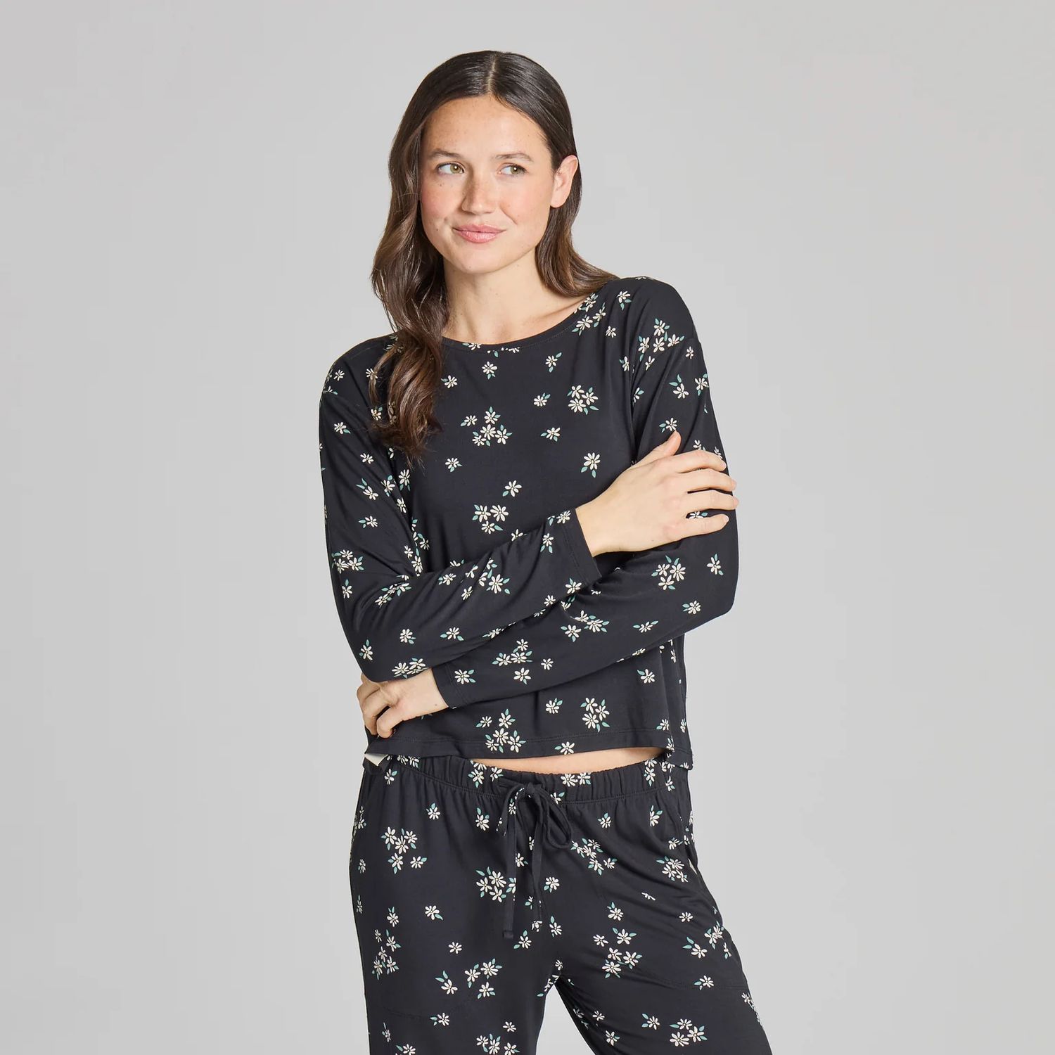 Life is Good Women's Wild Daisy Pattern Long Sleeve Lightweight Boxy Sleep Tee, Color: True Black, Size: XS