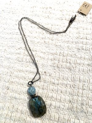 RRN13 Labradorite Chunk/Aquamarine top