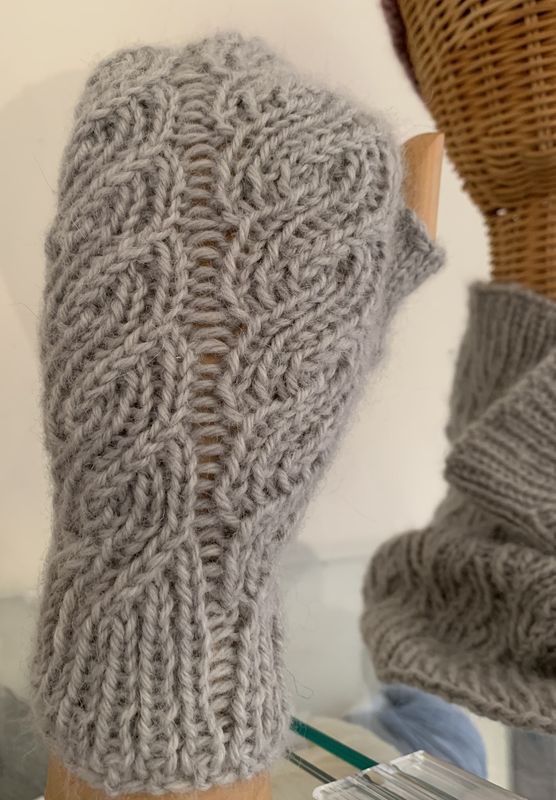 Calla Companion Mitts Pattern