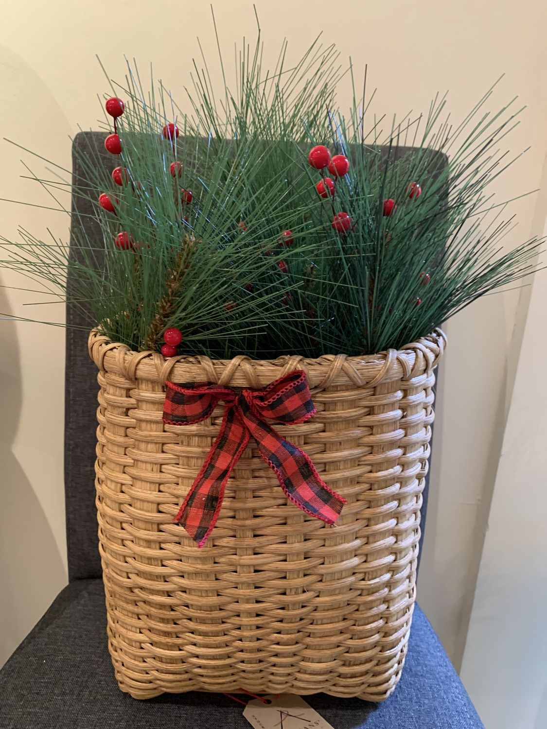 Basket - Adirondack - medium w/ red/blk bow &amp; greens
