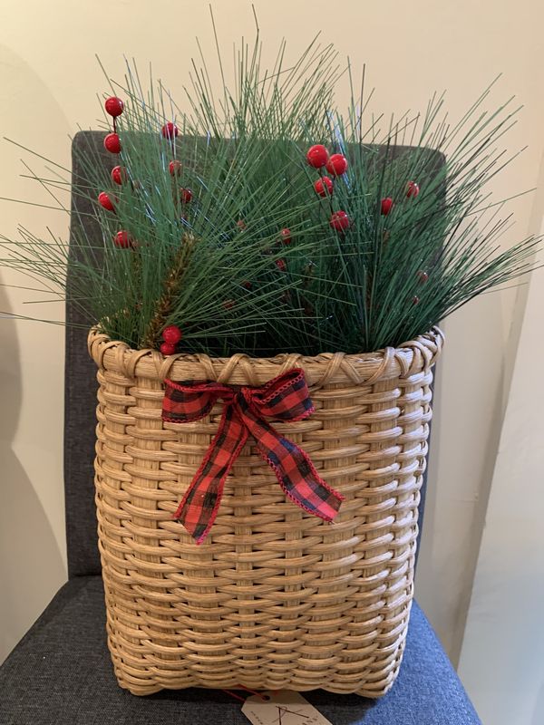 Basket - Adirondack - medium w/ red/blk bow &amp; greens