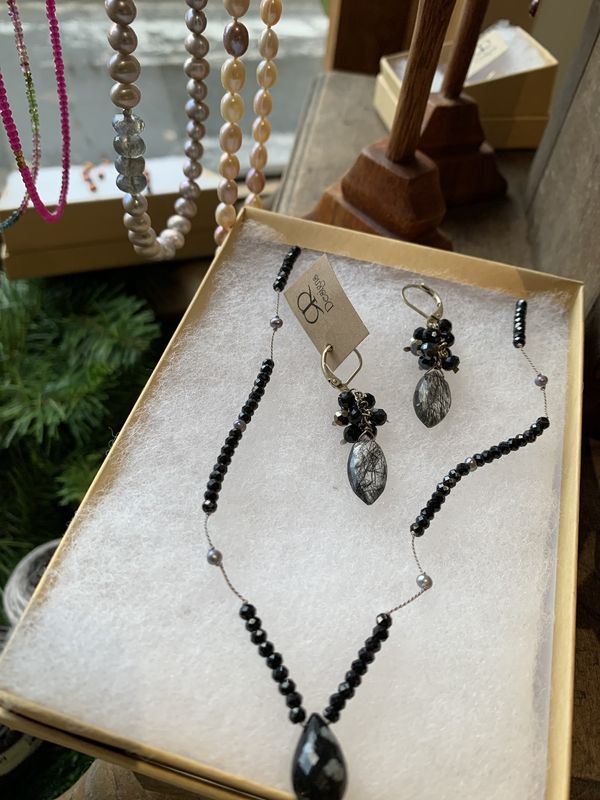 RRE39-Rutilated Quartz w/ Onyx