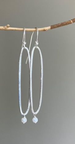 RRE54 - SS Oval Hoop/Wht Pearl