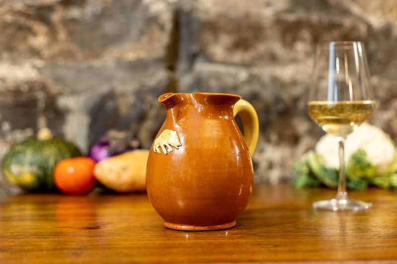 ​Caraffa Grande fatta a mano in Terracotta Scura – Handmade Dark Terracotta Caraffe, Large