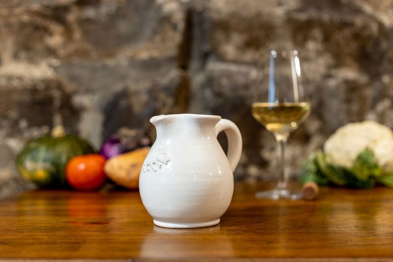 ​Caraffa Piccola fatta a mano in Terracotta Chiara – Handmade Light Terracotta Caraffe, Small