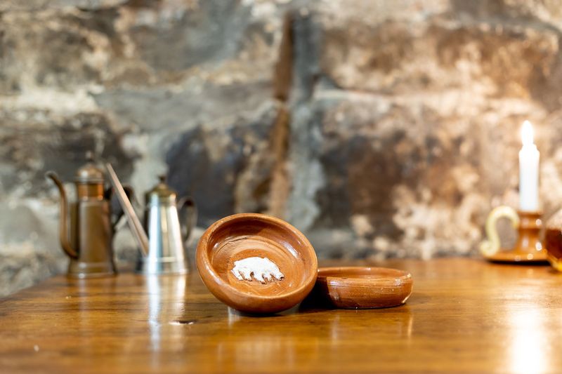 ​Posacenere fatto a mano in terracotta scura - Handmade Dark Terracotta Ashtray