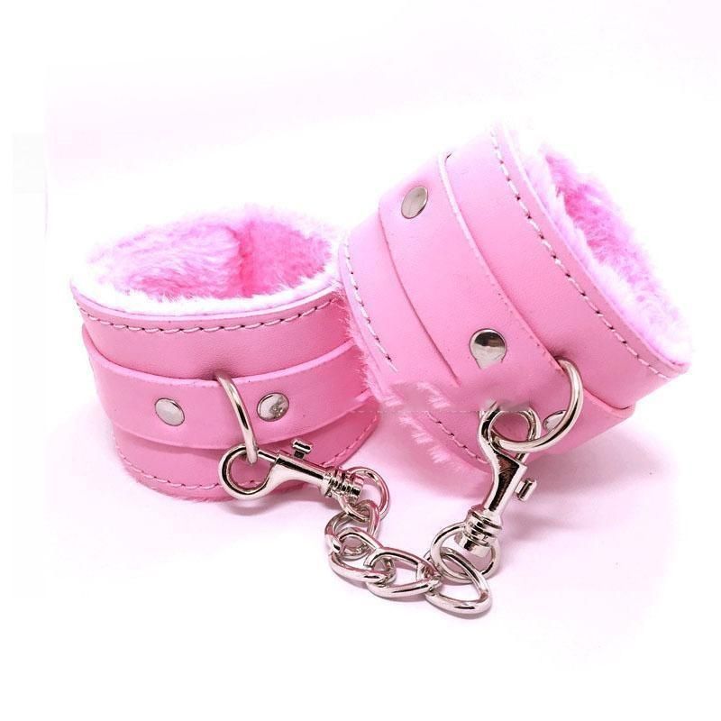 Roze bont gevoerde manchet