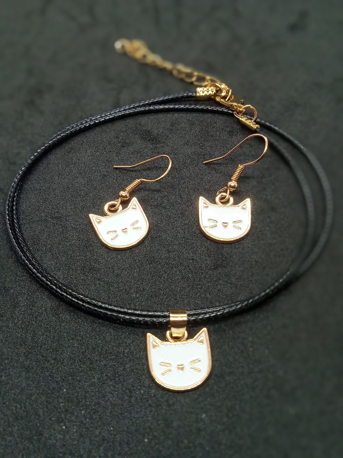 Collar y Pendientes de Gato Sonriente