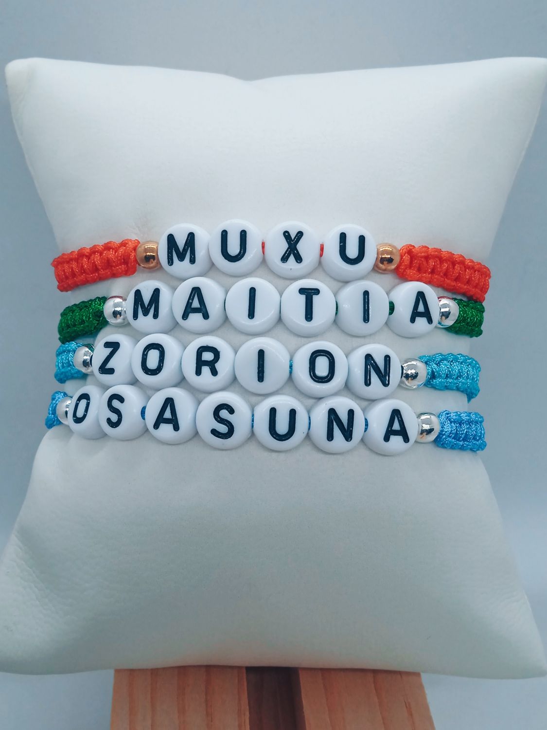 Pulseras personalizadas con nombres en euskera