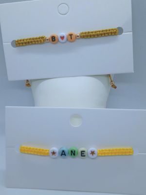 Pulseras personalizadas con nombres o iniciales