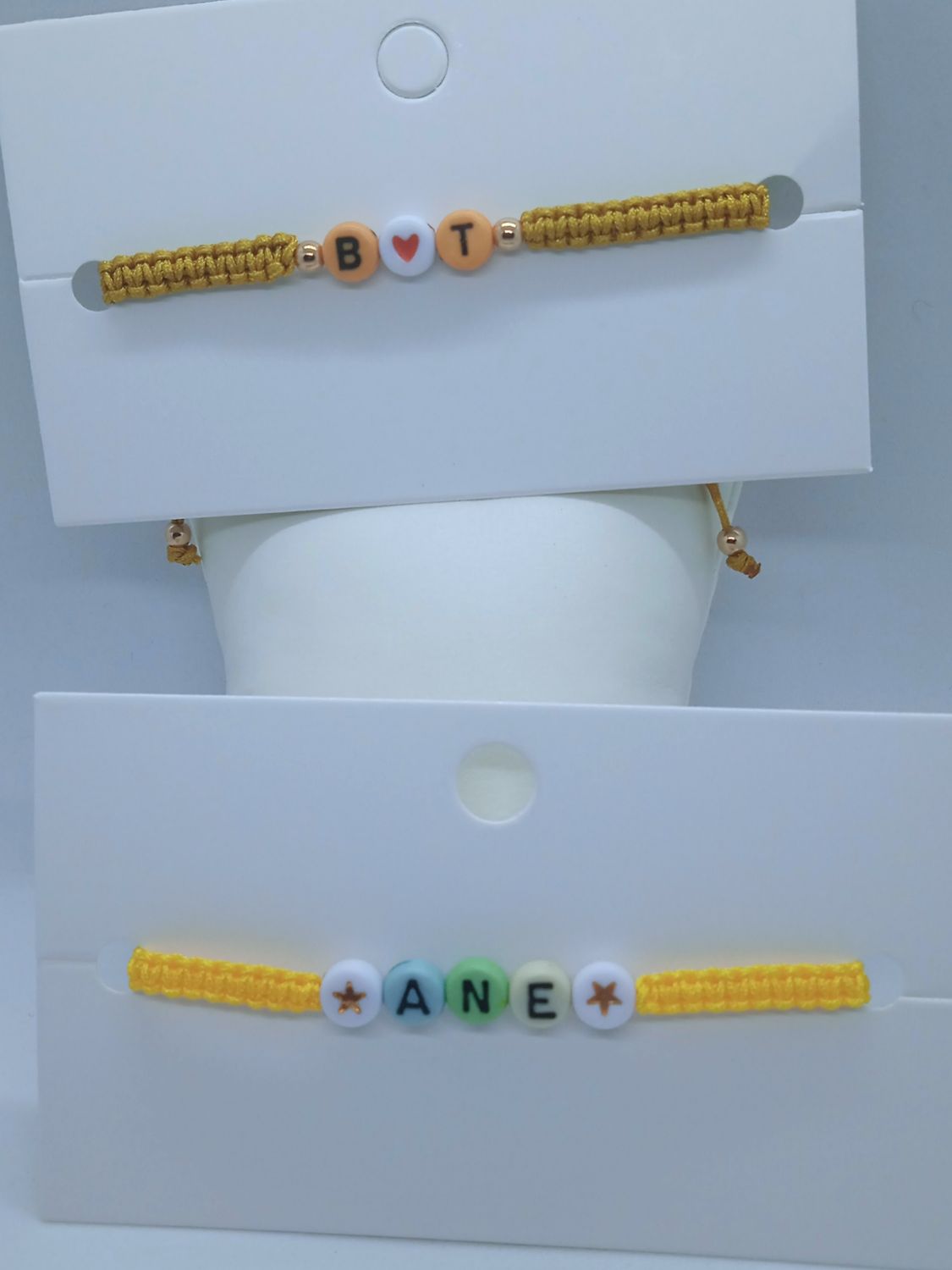 Pulseras personalizadas con nombres o iniciales