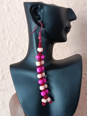 Pendientes artesanales de macramé con cuentas