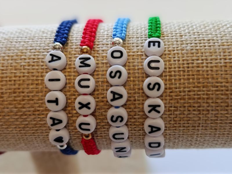 Pulsera Izena - Cada nombre o palabra cuenta