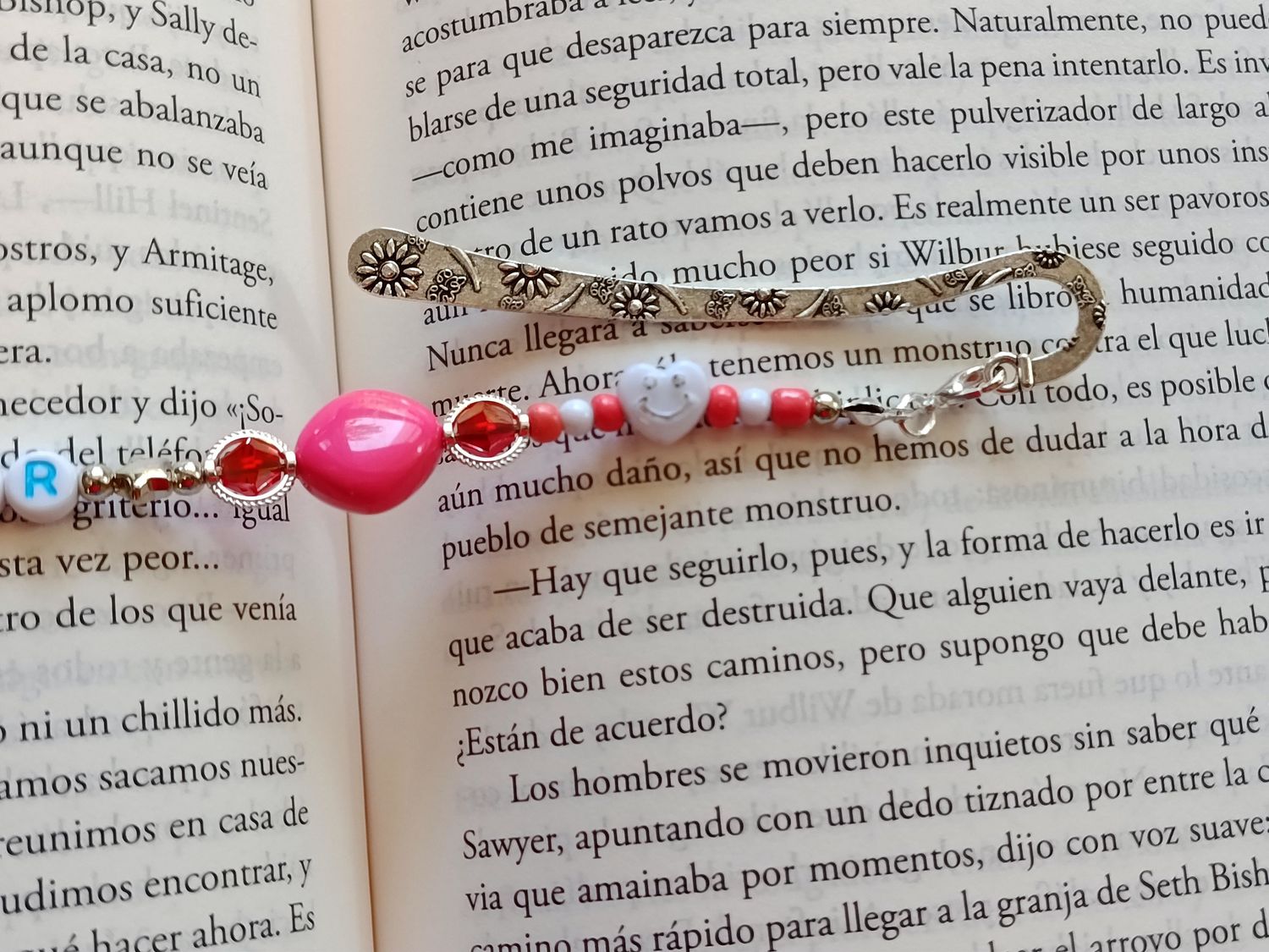Marcapáginas metálico con dije de Mariposa