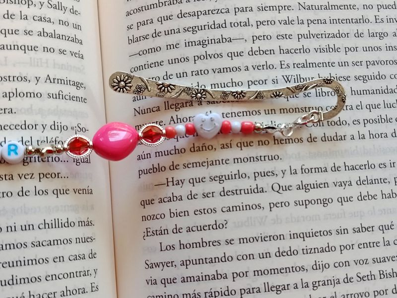 Marcapáginas metálico con dije de Mariposa