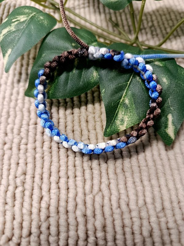 Pulsera minimalista tejida en macramé - Color Azul