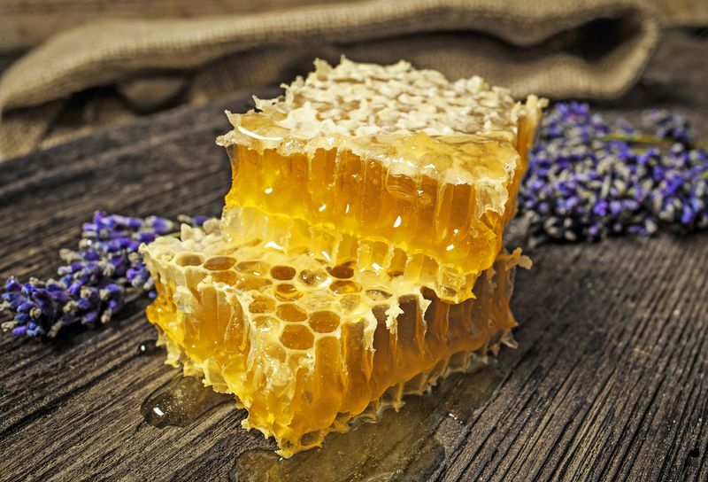 8oz Raw Honeycomb