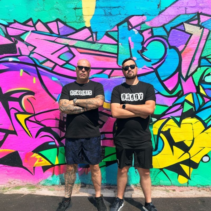 Kledingkracht "Schuldig" en "daddy"