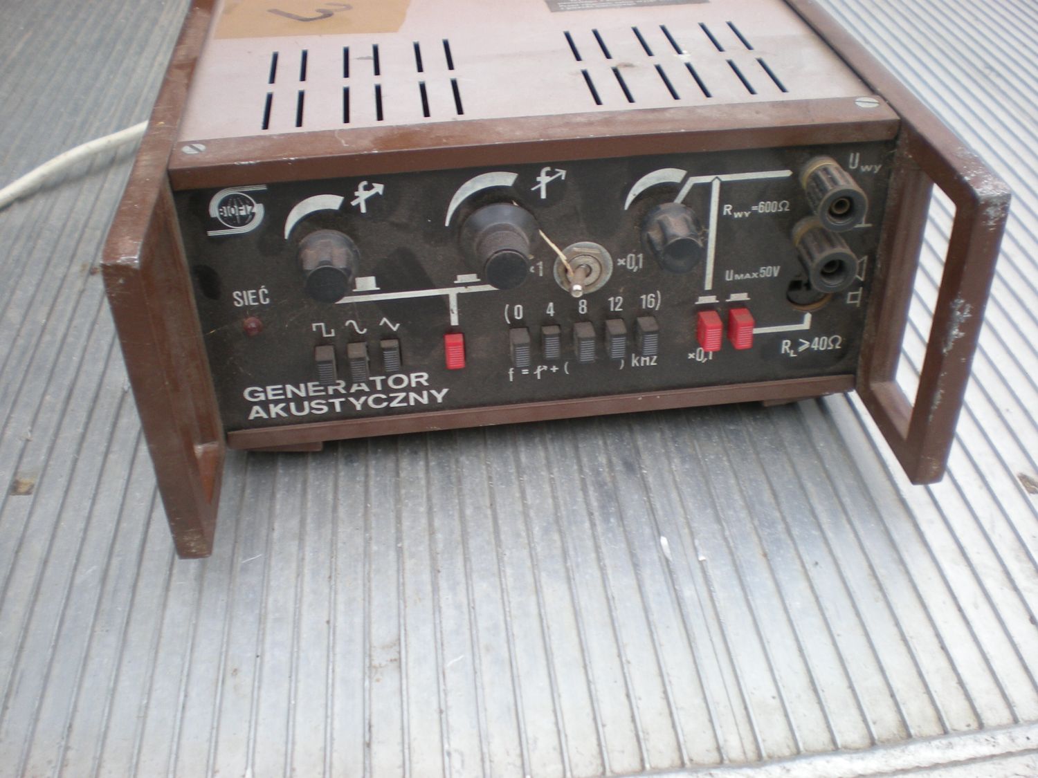 Polski Generator Akustyczny – Urządzenie Wojskowe