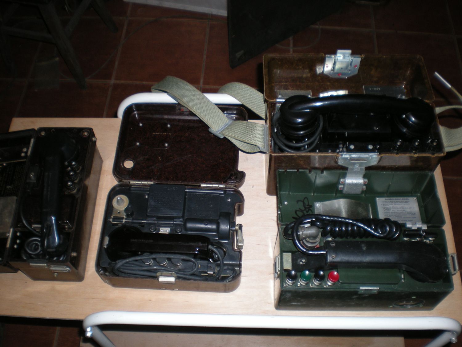 Wojskowe telefony polowe TAP-67; AT-57; MB-66; AP-82 Eksponat kolekcjoner