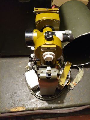 Zabytkowy teodolit TT-3 produkcja CCCP
